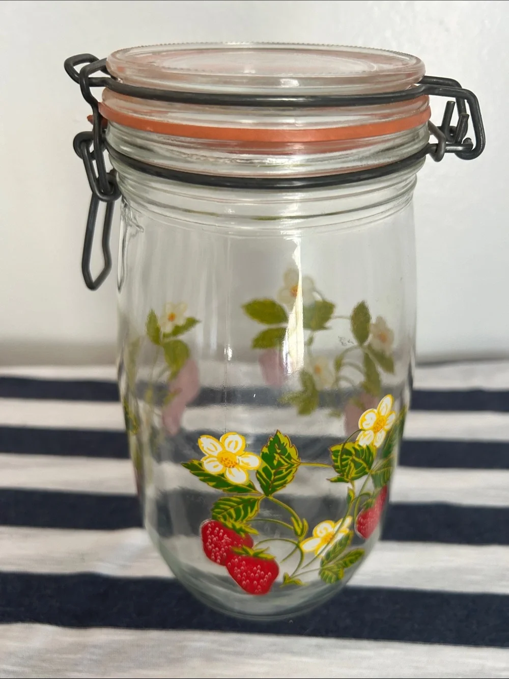 VINTAGE FRANCE Strawberry Blossom 1.5L